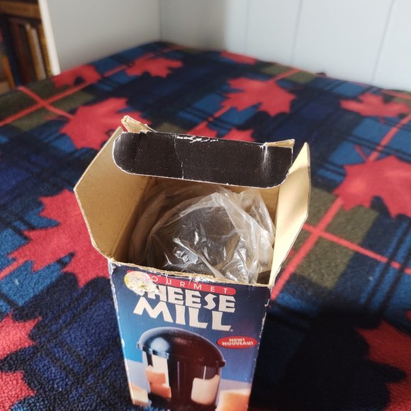 🌸 3 for $20 🌸 Gourmet Cheese Mill - Picture 7 of 8